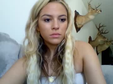 girl Free Live Sex Cams with skyelynnxo